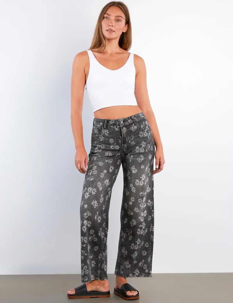 Relaxed Wide Leg Jean