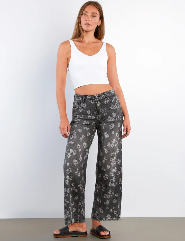 Relaxed Wide Leg Jean