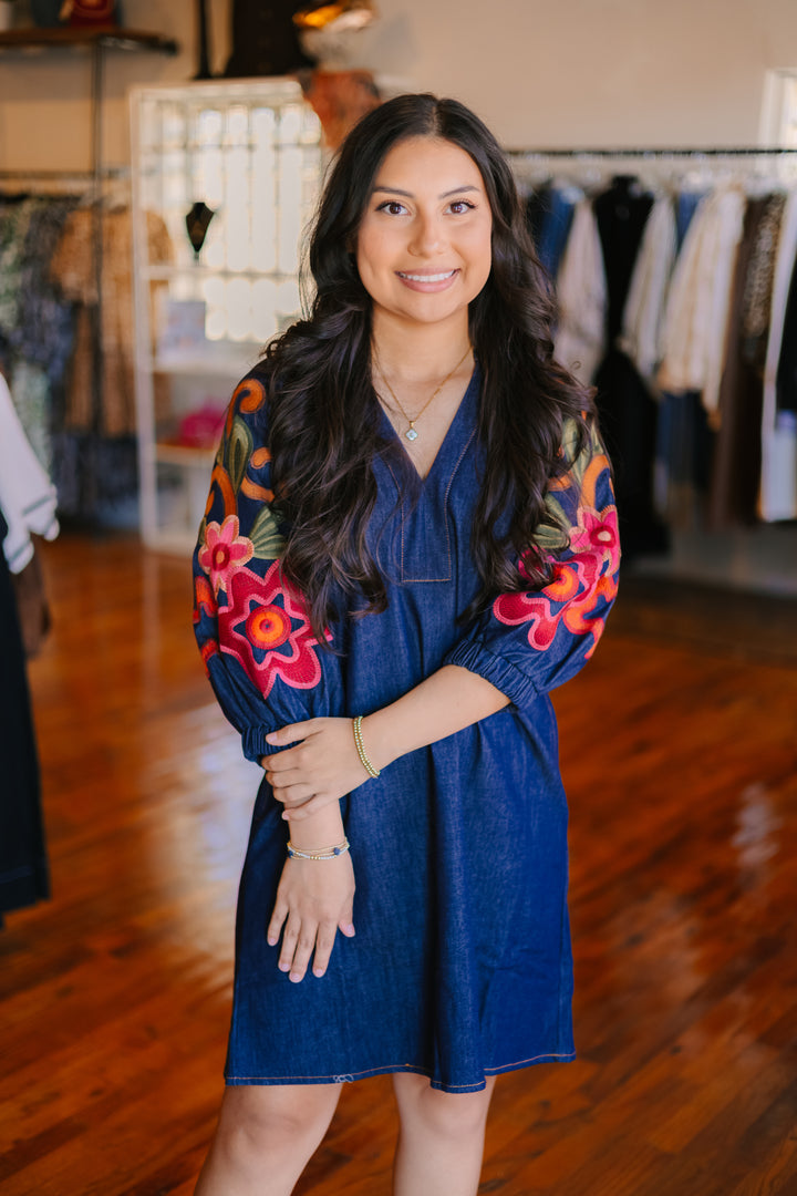 Embroidered Detail Short Sleeve Dress